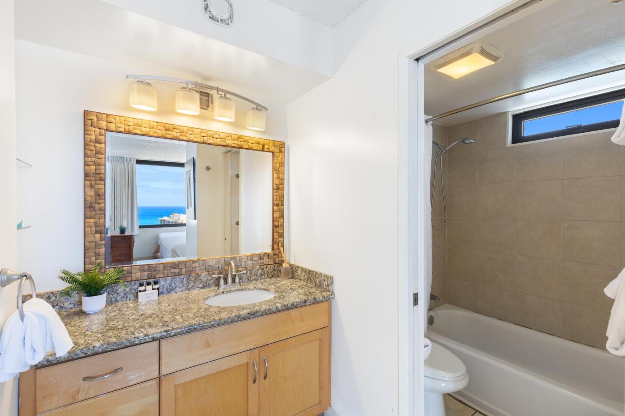 Beautifully Renovated 32Nd Floor Deluxe Ocean View Waikiki Condo Condo Гонолулу Экстерьер фото